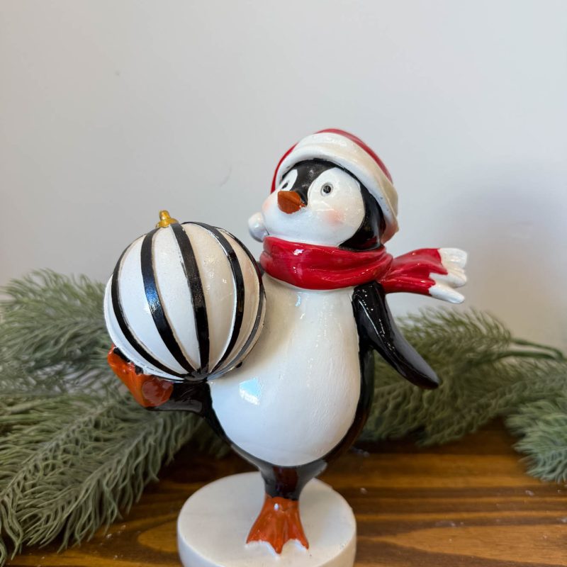 Pinguino con sfera